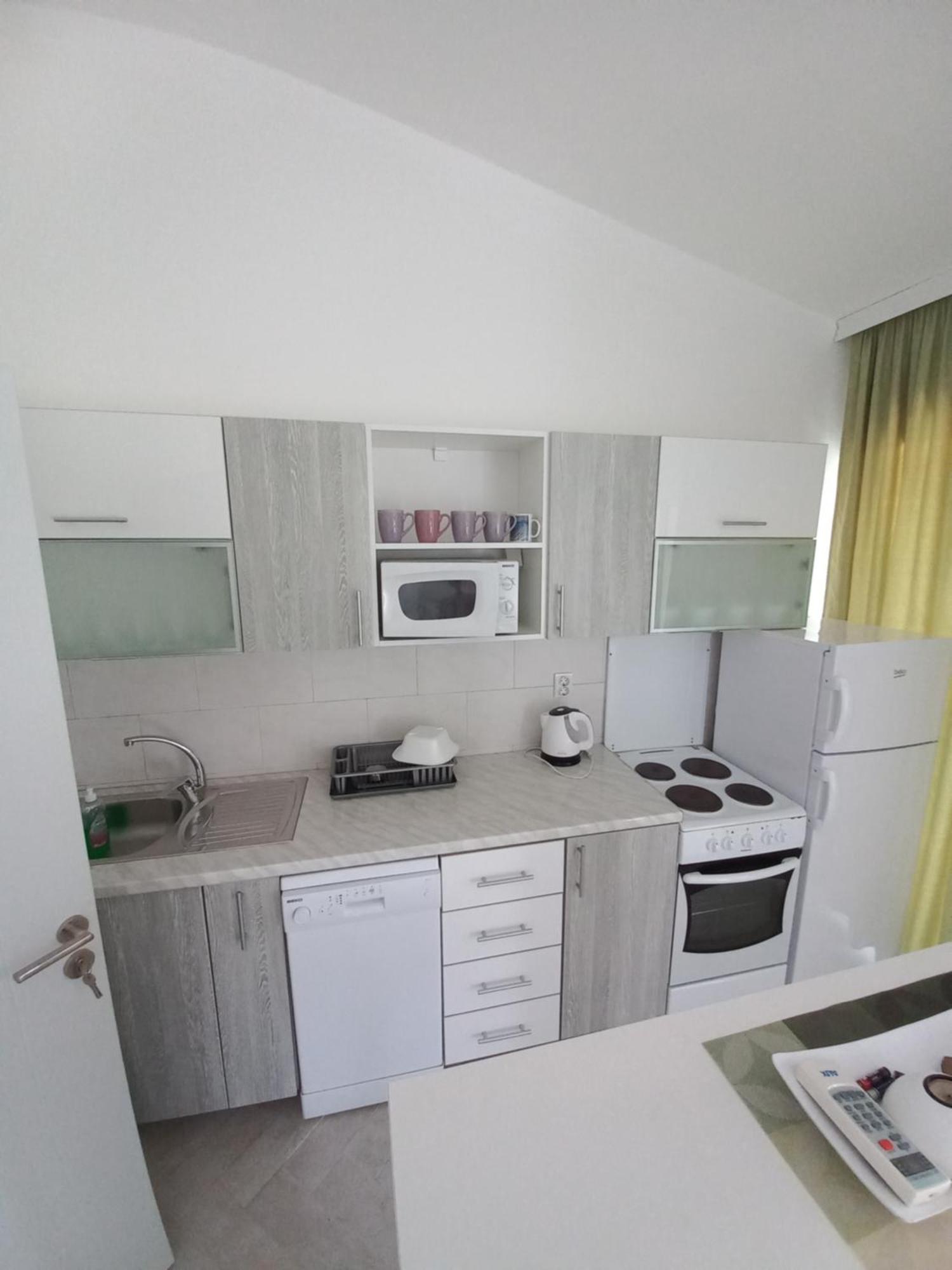 Nana Dea 2 Apartment Утеха Стая снимка