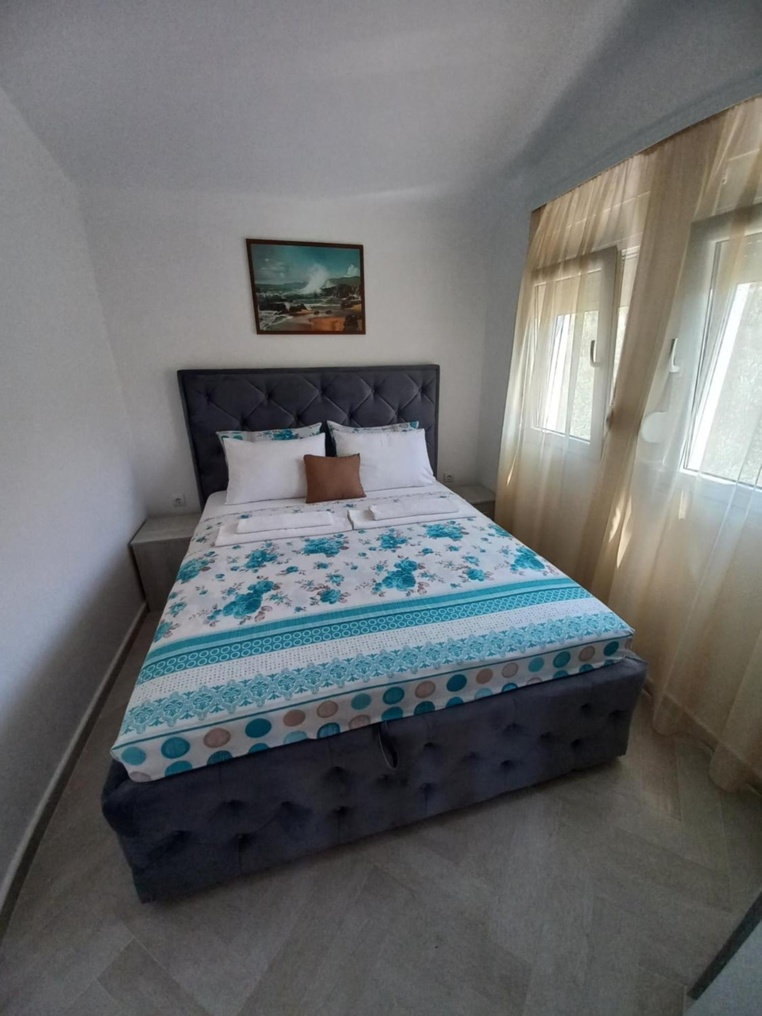 Nana Dea 2 Apartment Утеха Стая снимка