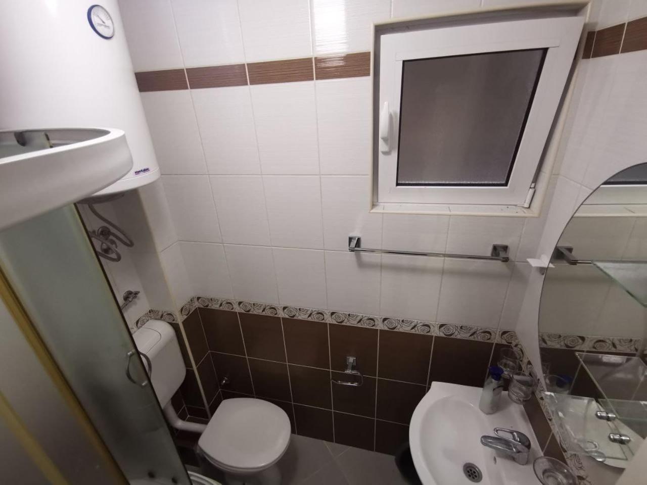 Nana Dea 2 Apartment Утеха Стая снимка